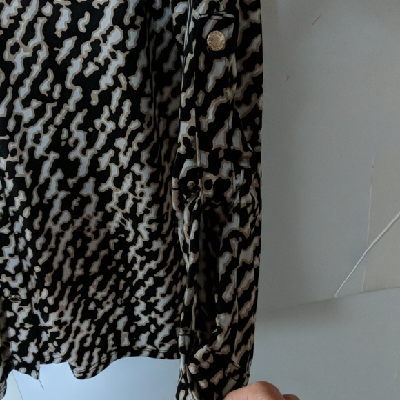 Dana Buchman long sleeved button down blouse - Picture 9 of 11